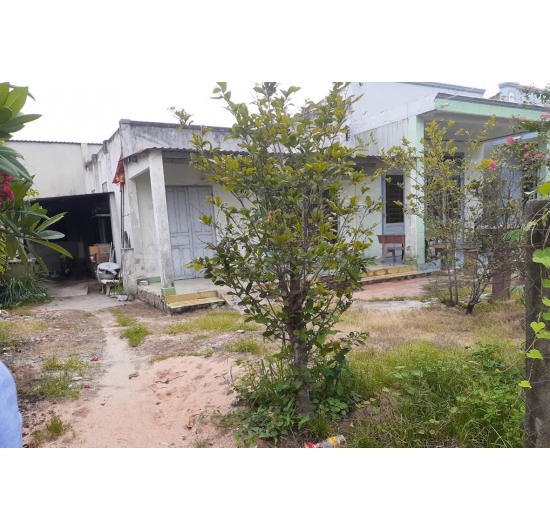 BÁN NHÀ CẤP 4 - DIỆN TÍCH 231M2 - 3 MẶT TIỀN ĐƯỜNG BÊ TÔNG - TRUNG TÂM DÂN CƯ  TT LONG ĐIỀN - BÀ RỊA VŨNG TÀU